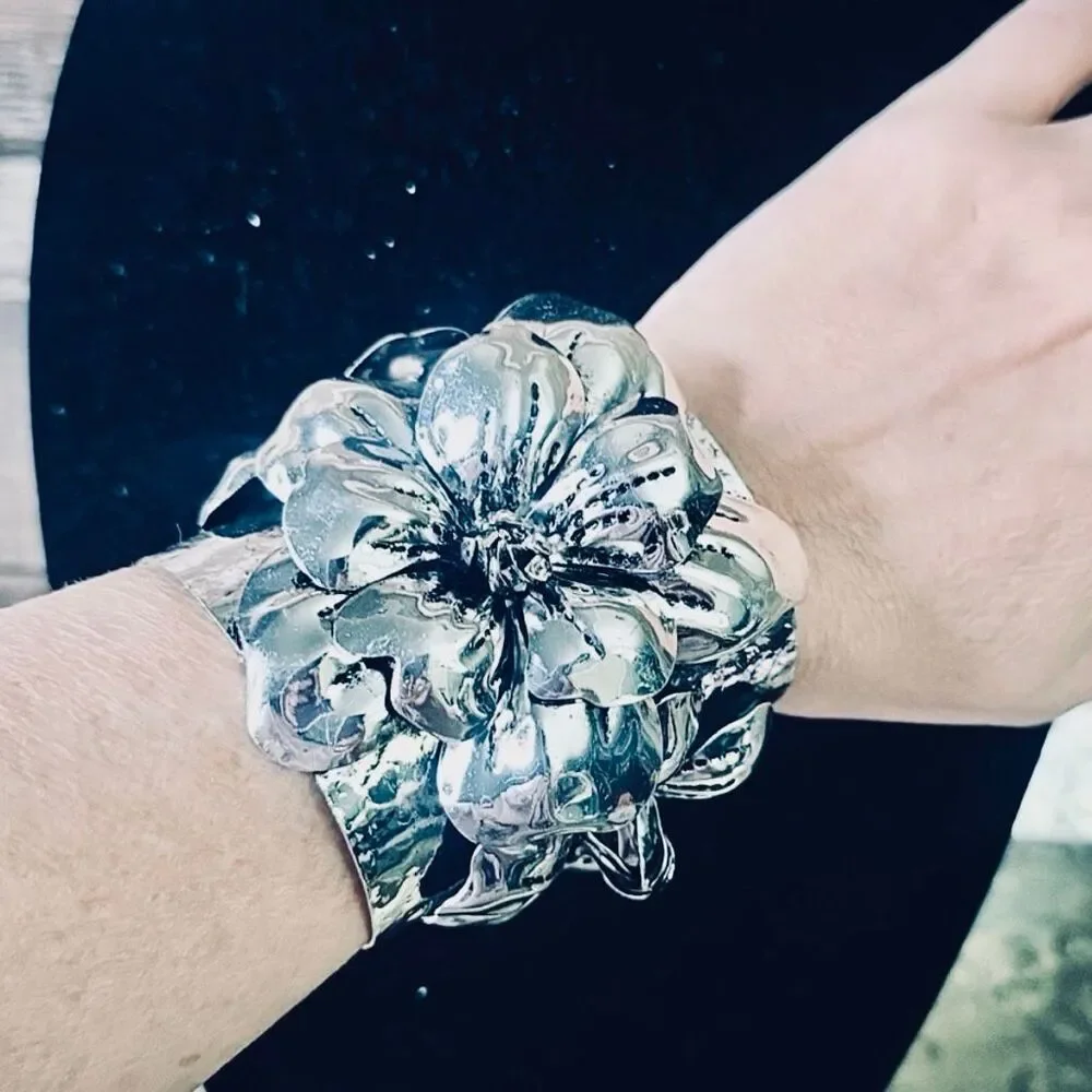 New Gorgeous Piper K Silver Bold Floral Big Flower Wide Cuff Statement Bracelet